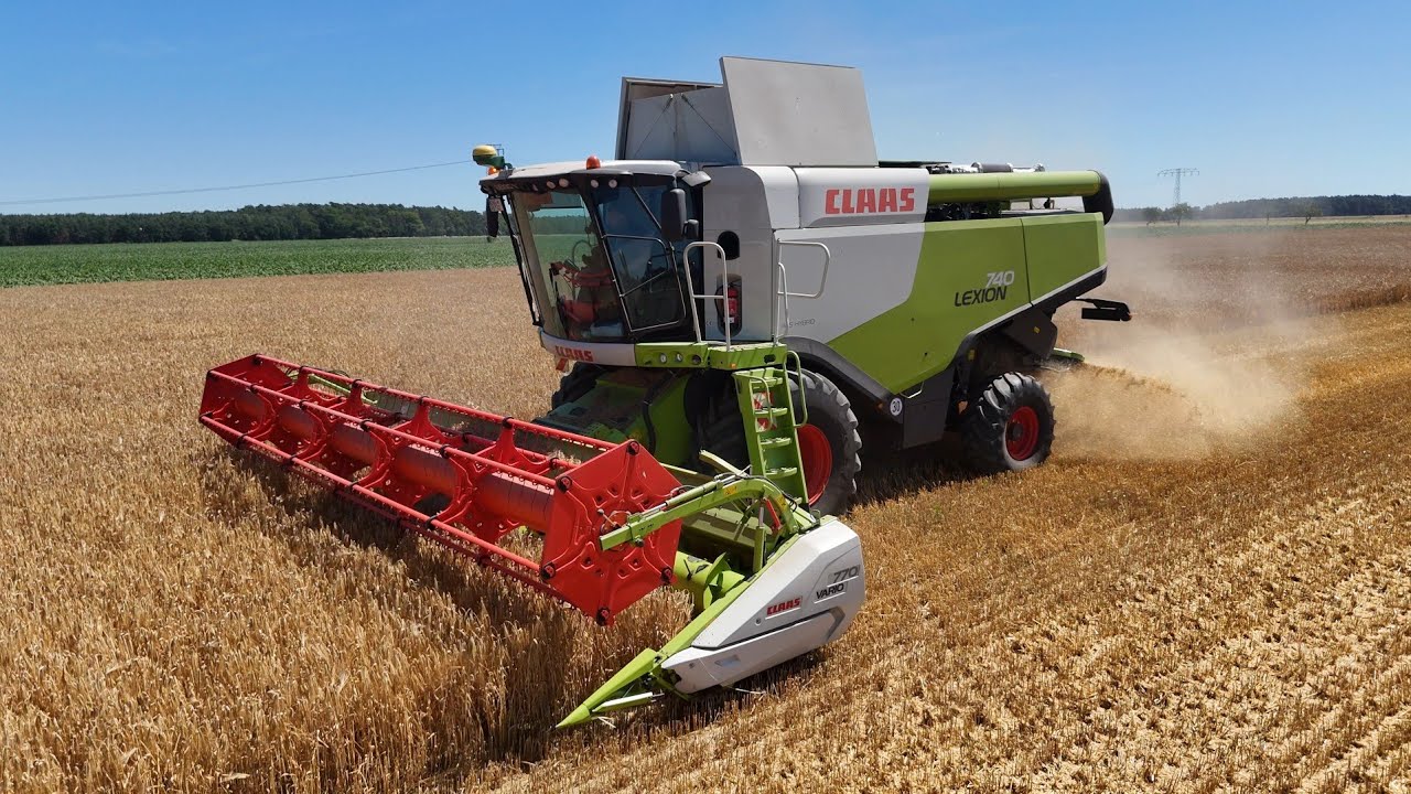 CLAAS LEXION 740 beim Gerste dreschen / 4K
