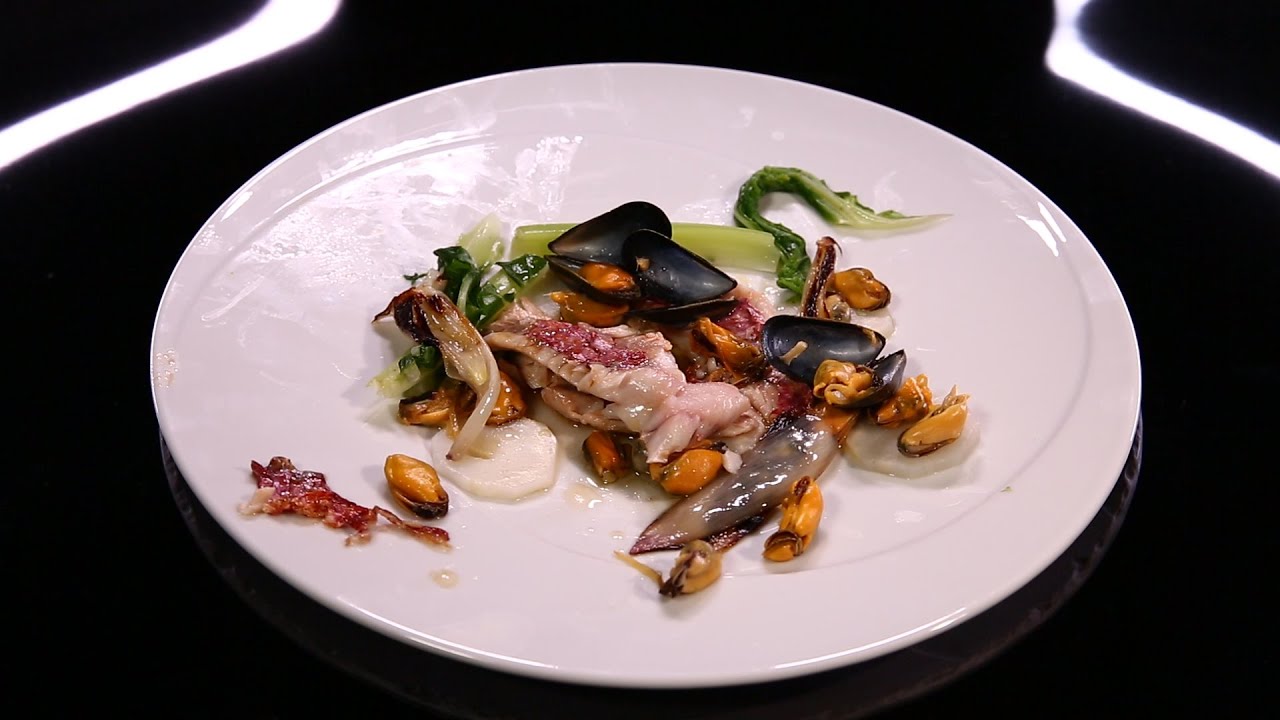 Rouget en vinaigrette de jus marinière, moule de bouchot et vert de chou-fleur, par F.Ladeyn (#DPDC)