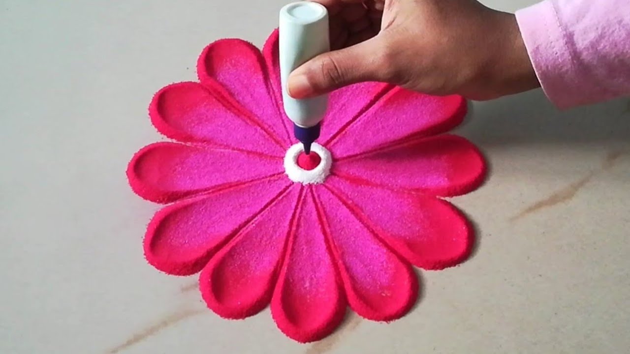 आसान रंगोली बनाना सीखे - बहुत सरल मोर पंख रंगोली आने वाले जन्माष्टमी के लिए, Innovative Rangoli
