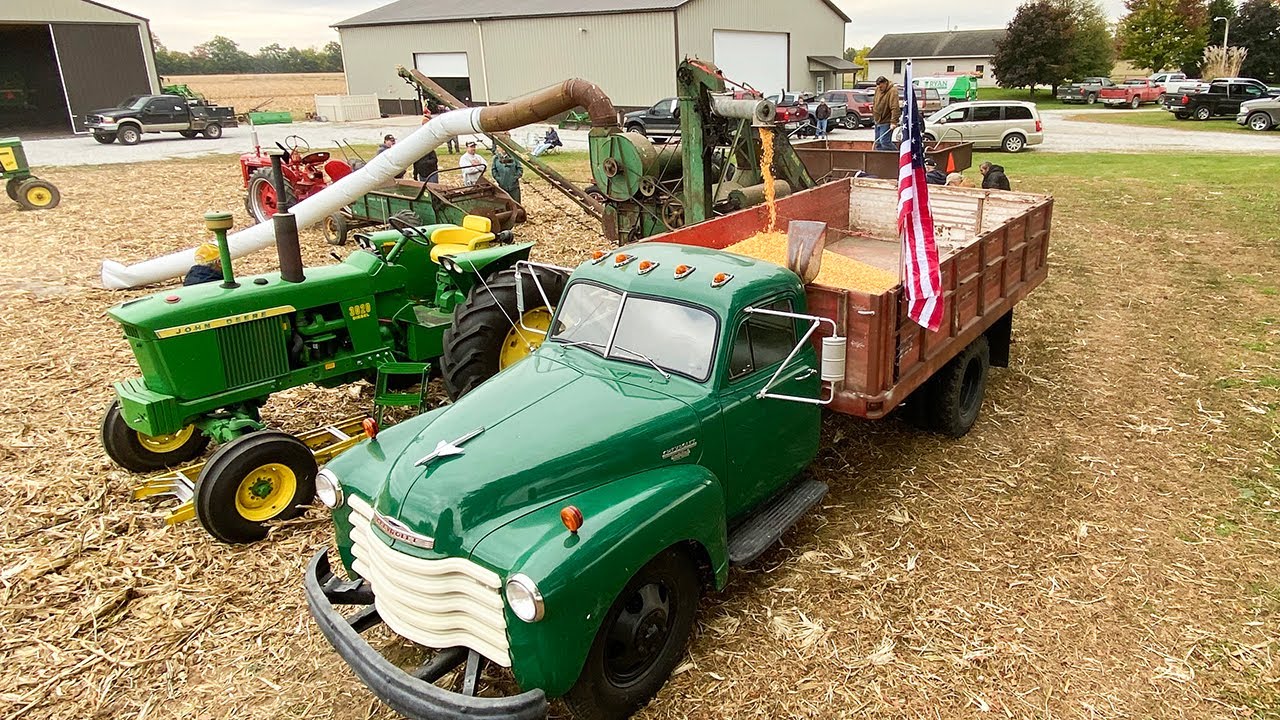 Picking and Shelling Corn the Old-Fashioned Way | 4J Farms Harvest Day 2025