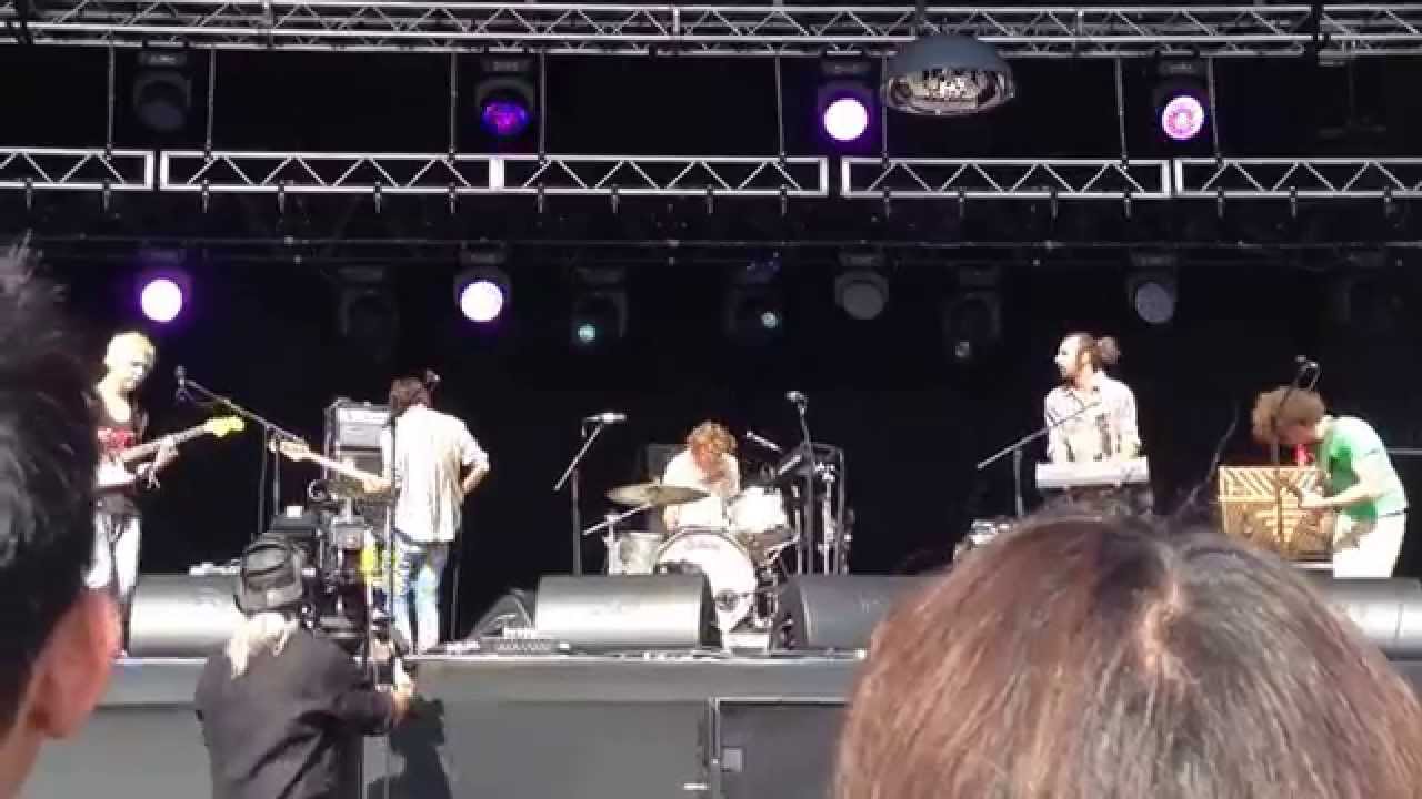 Pond - Don't Look At The Sun Or You'll Go Blind - Live at Field Day