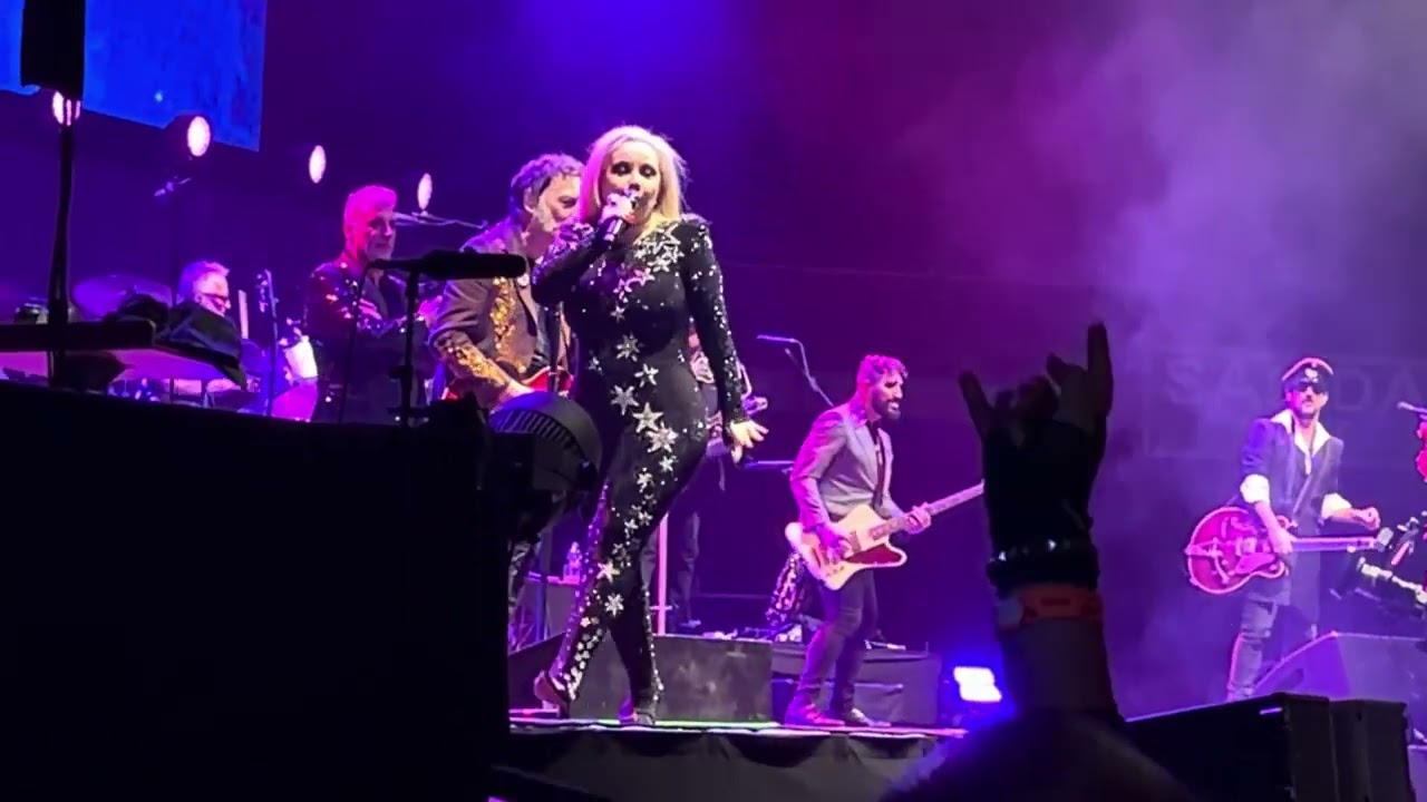 Loquillo y Alaska Rey Glam Madrid 24/10/2025 Movistar arena 