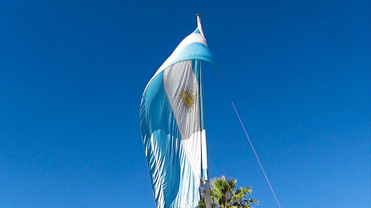 Plaza Departamental de Albardón: Izamiento del Pabellón Nacional en el Día de la Patria