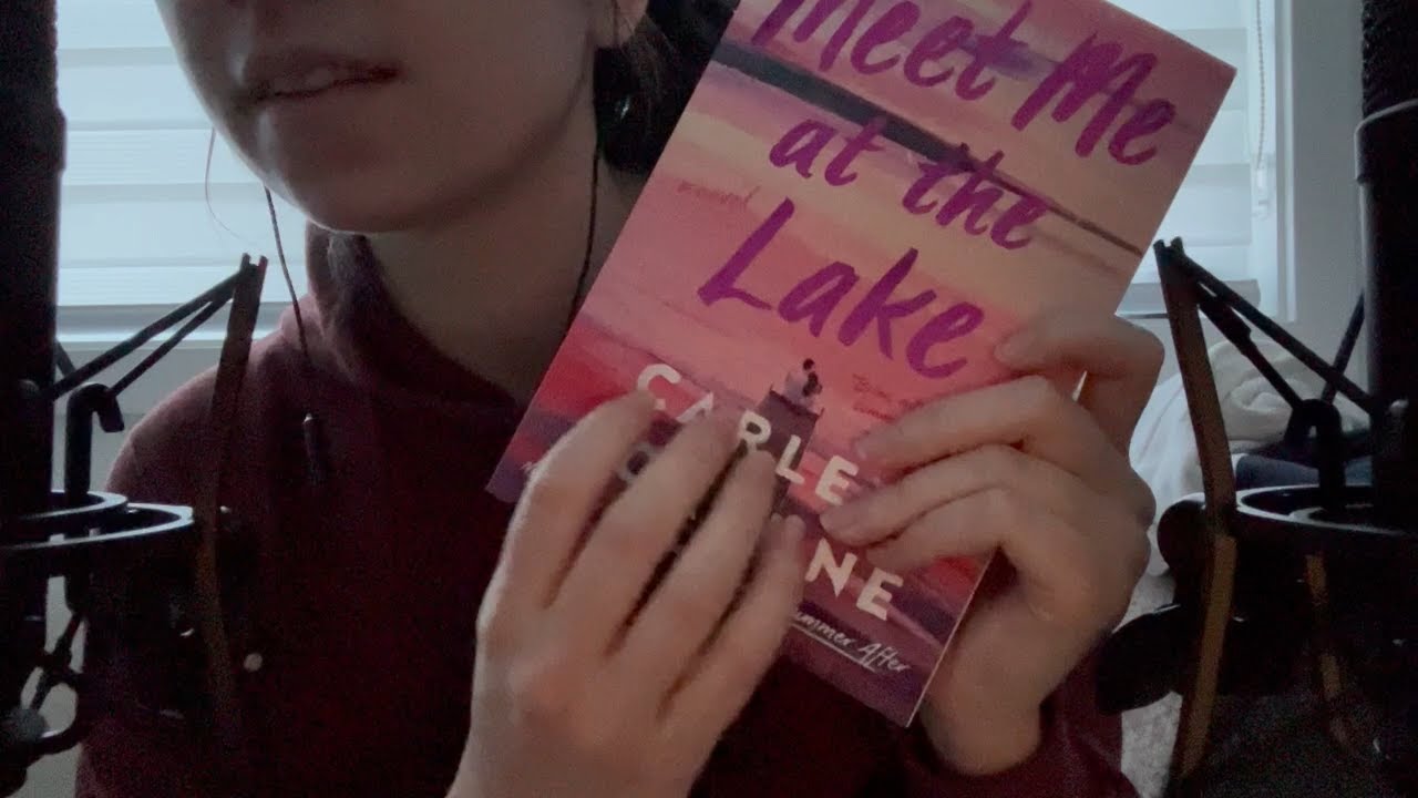 ASMR What I read in March | Tapping, Ear to Ear Whispers, Book Chat