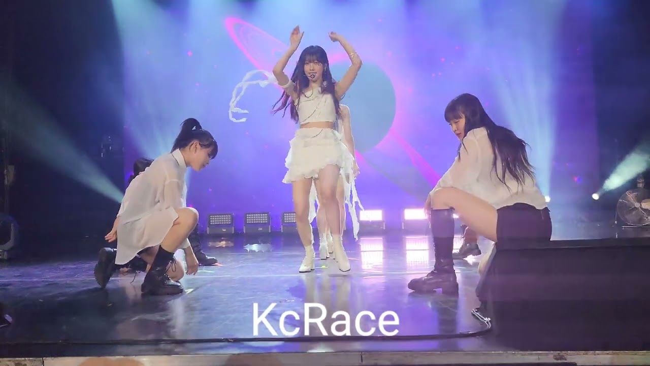 [230809] FRONT ROW. Love Me Like - Odd Eye Circle. OEC in Warsaw