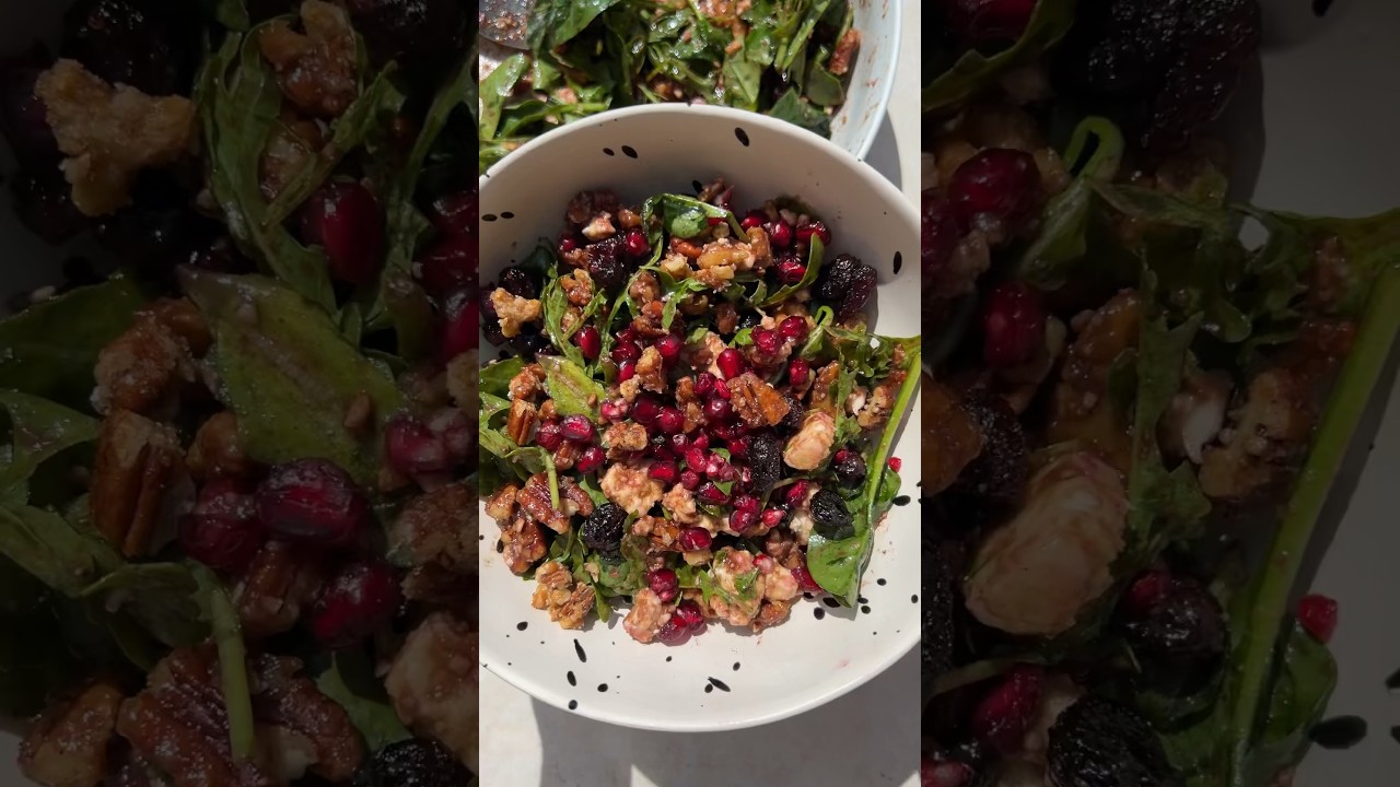Feestelijke salade met granaatappel en gekonfijte noten 🎄✨ Het volledige recept vind je op Instagram @nourish_naturally 🫶🏼