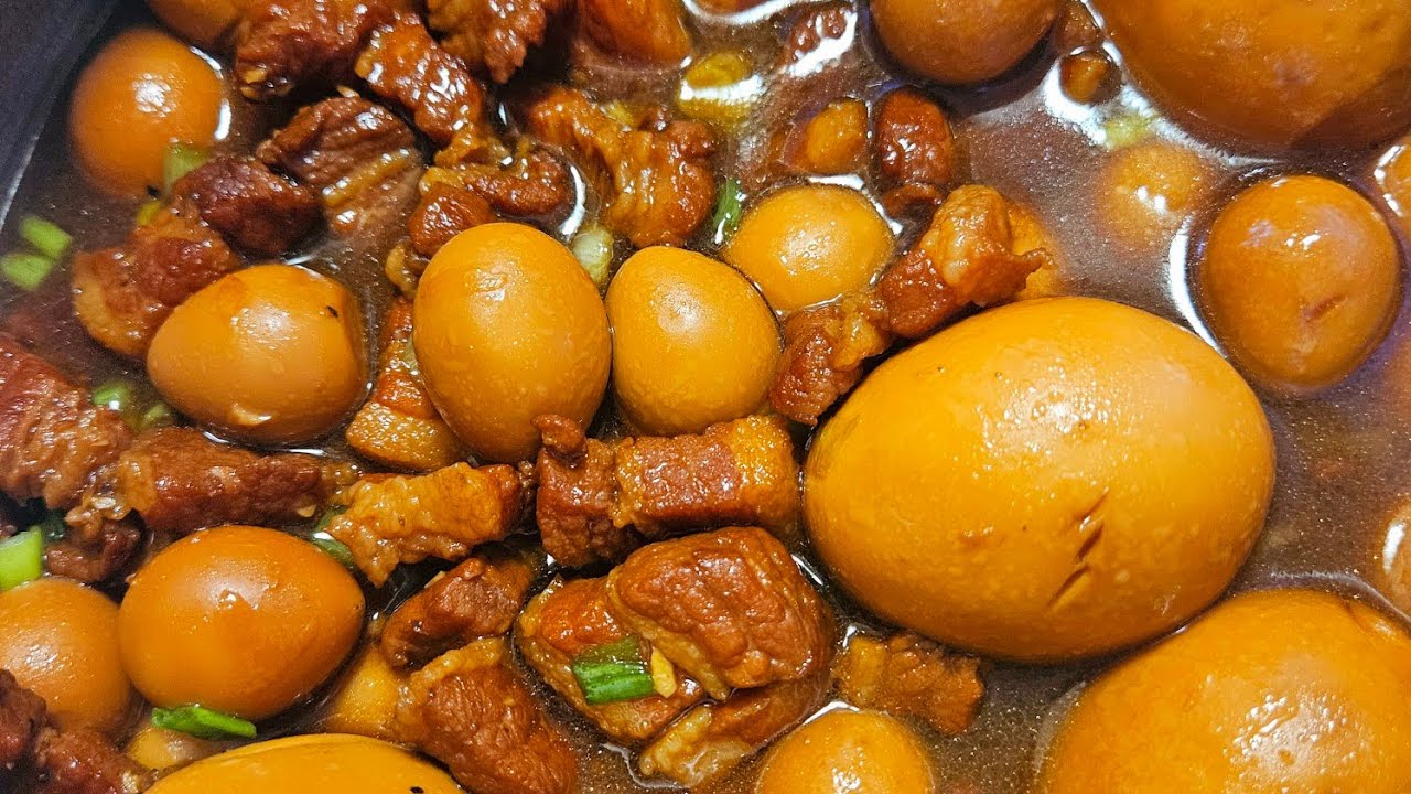 ខសាច់ជ្រូកបីជាន់ | Caramelized Pork with Eggs