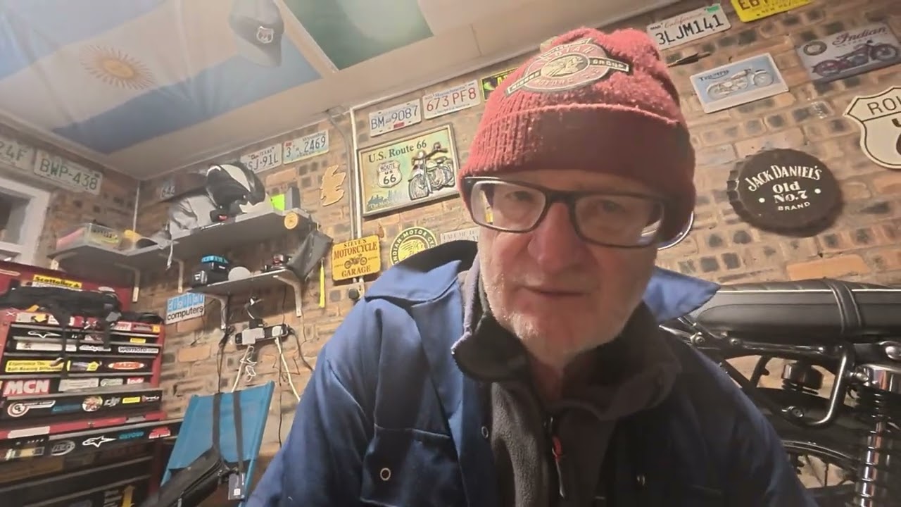 Oil and Filter change on Triumph Bonneville T120 (Frank) 