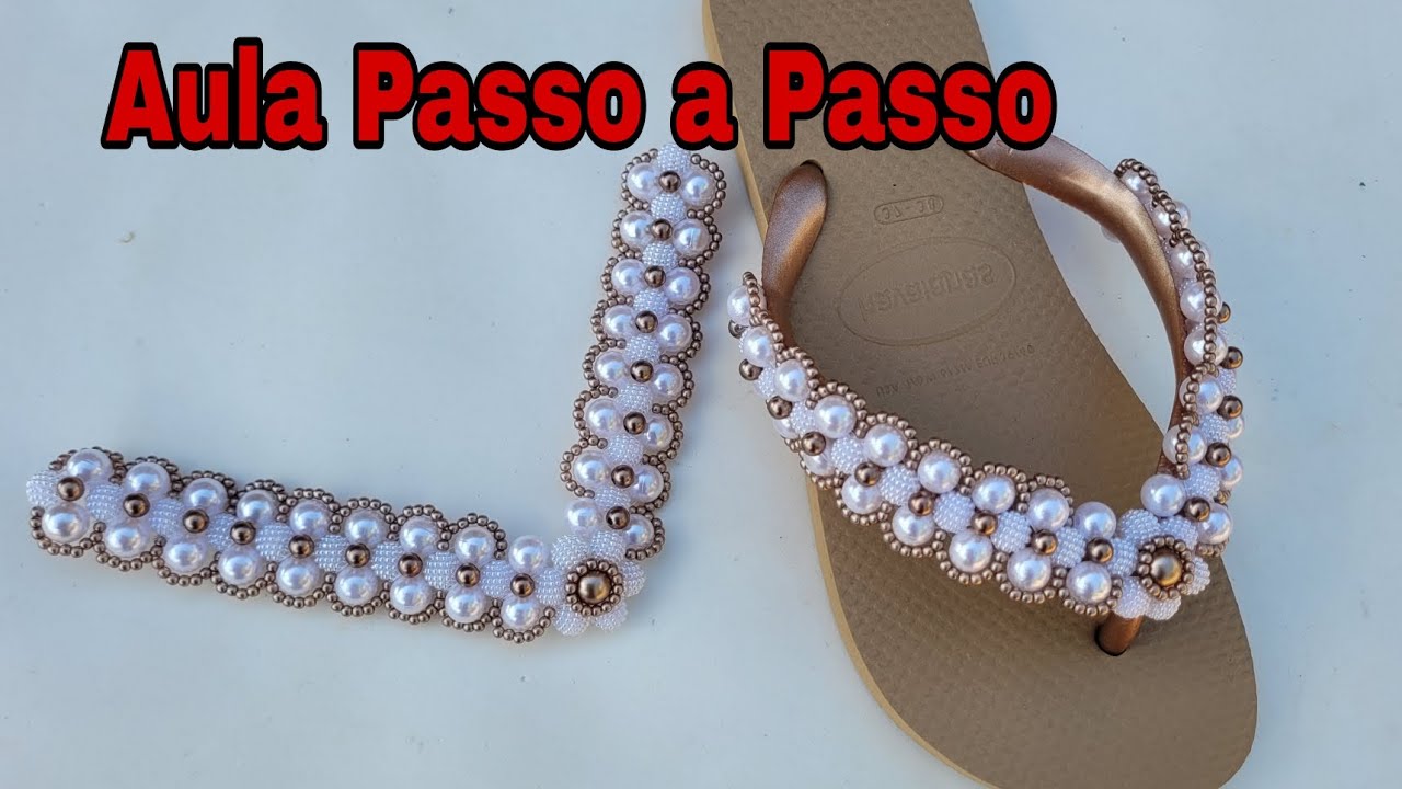 Trama de P&eacute;rolas Bella - Chinelos Bordados Adalto Lopes Customizacoes