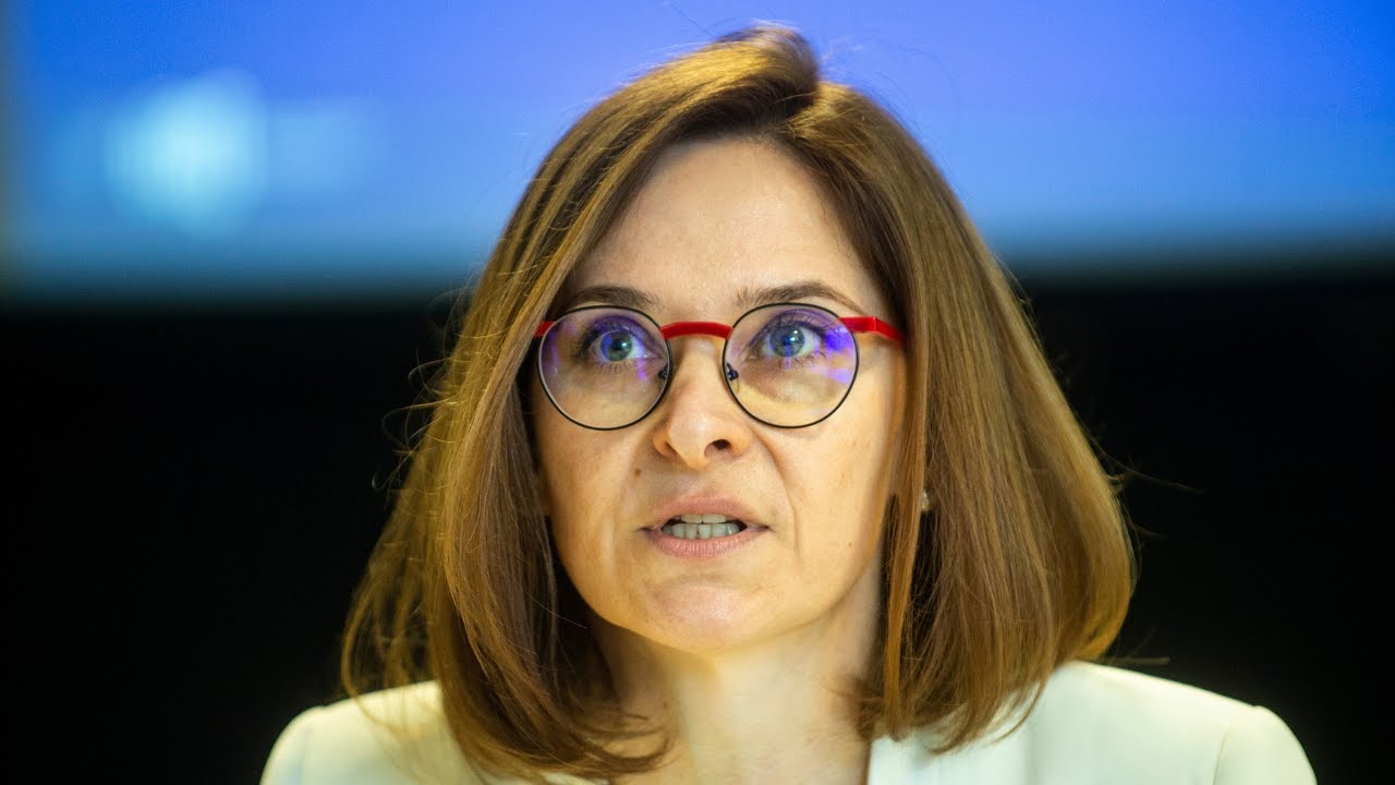 Zamestnanci Úradu na ochranu oznamovateľov adresujú výzvu poslancom