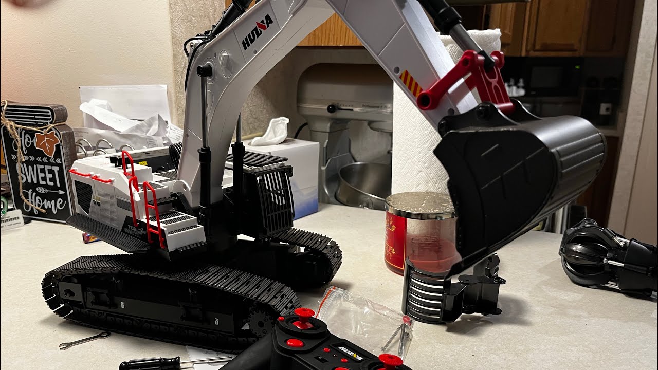 HUINA 1594 RC Excavator unboxing this thing is amazing!!!!!!  #huina #RC #Trackhoe