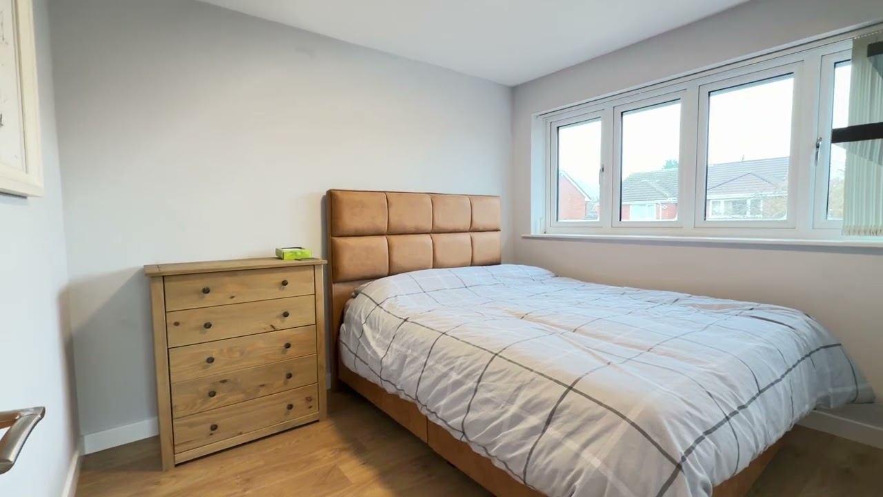 Weale Grove, Woodloes Park, Warwick - Stunning, Extended, 3, 4 or even 5 bedroom semi - lots of room