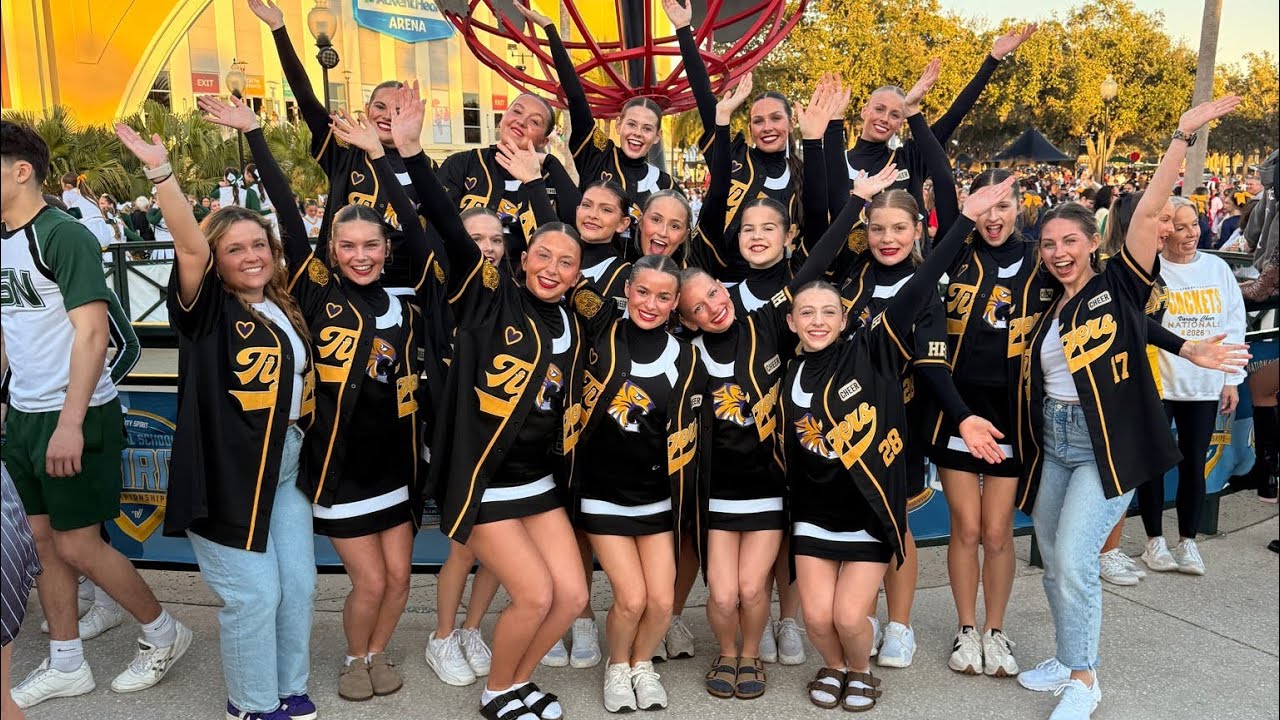 Senior Year Nationals/Disney Vlog!💜💛📣🏰