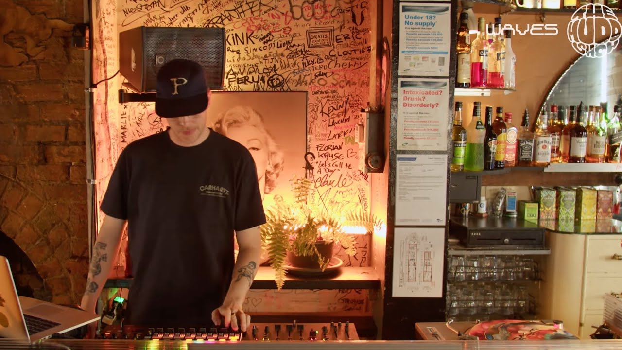 Reflex Blue (live) | themuddshow x Waves