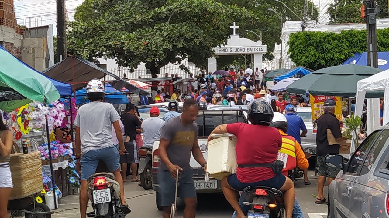 Dia de visitação no Cemitério São João Batista em Limoeiro/PE - 02/11/2024