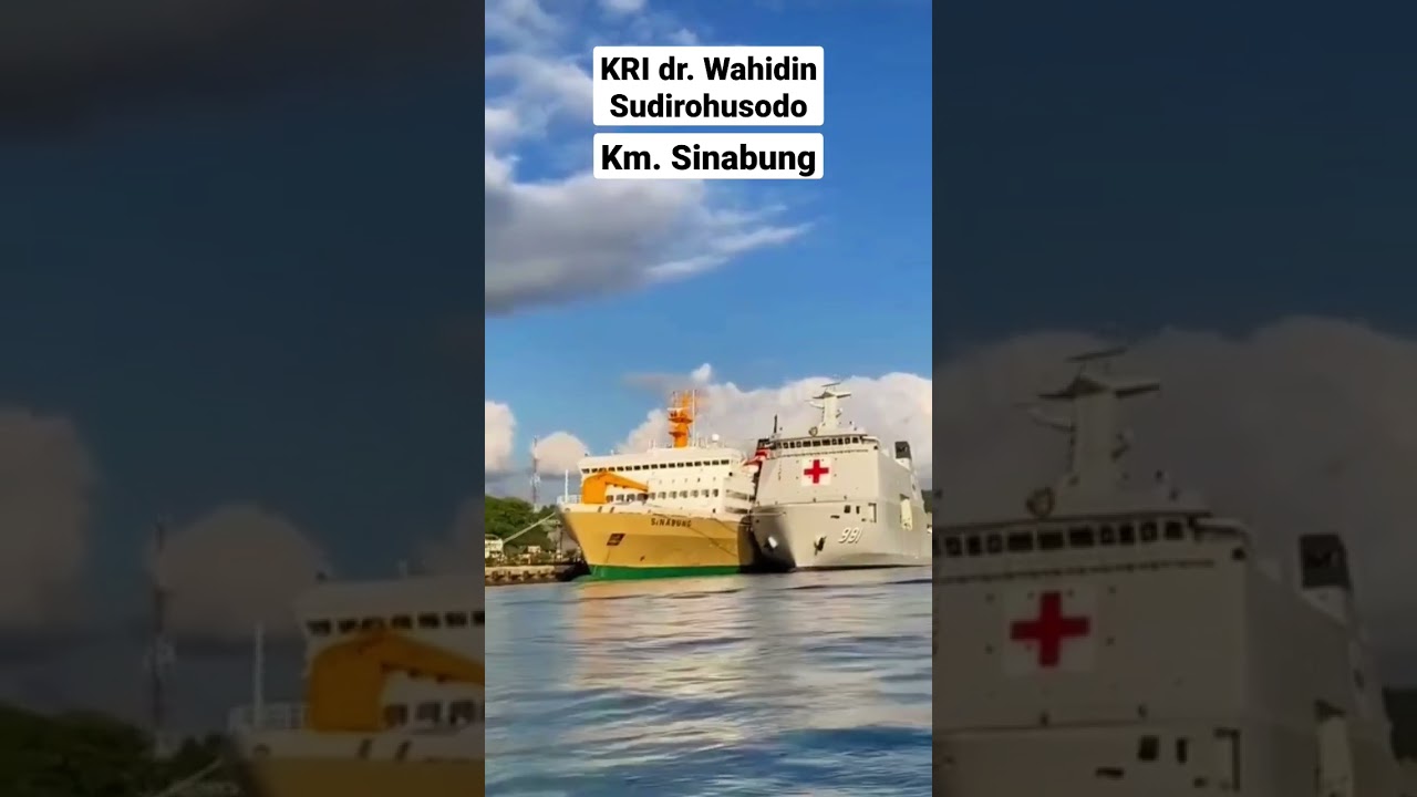 KM. SINABUNG DAN KRI dr. WAHIDIN SUDIROHUSODO DI PELABUHAN LABUAN BAJO 