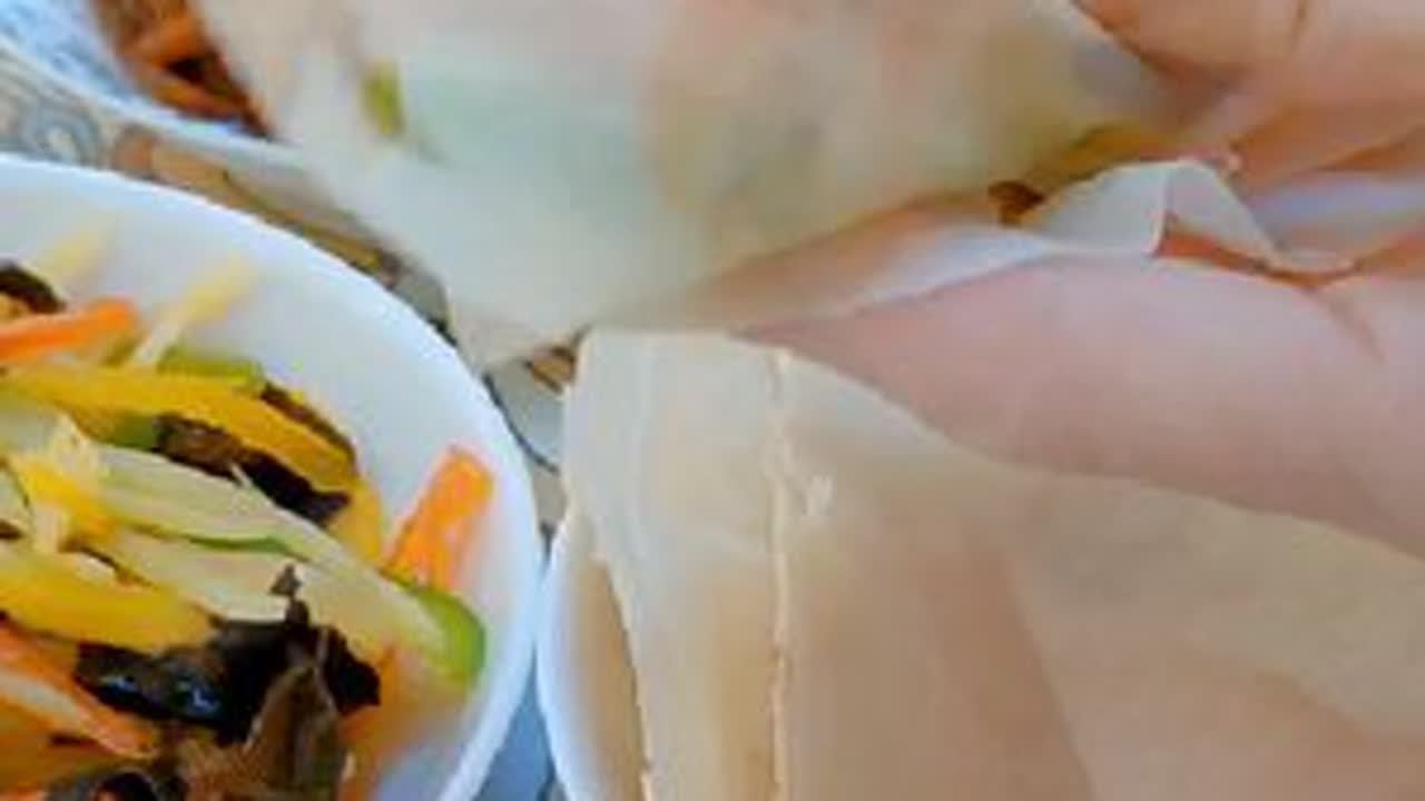 今日立春！您咬春了吗？您那儿有吃春饼的习俗吗？#立春吃春饼啦 #立春躲春吃啥好 #立春吃春饼习俗