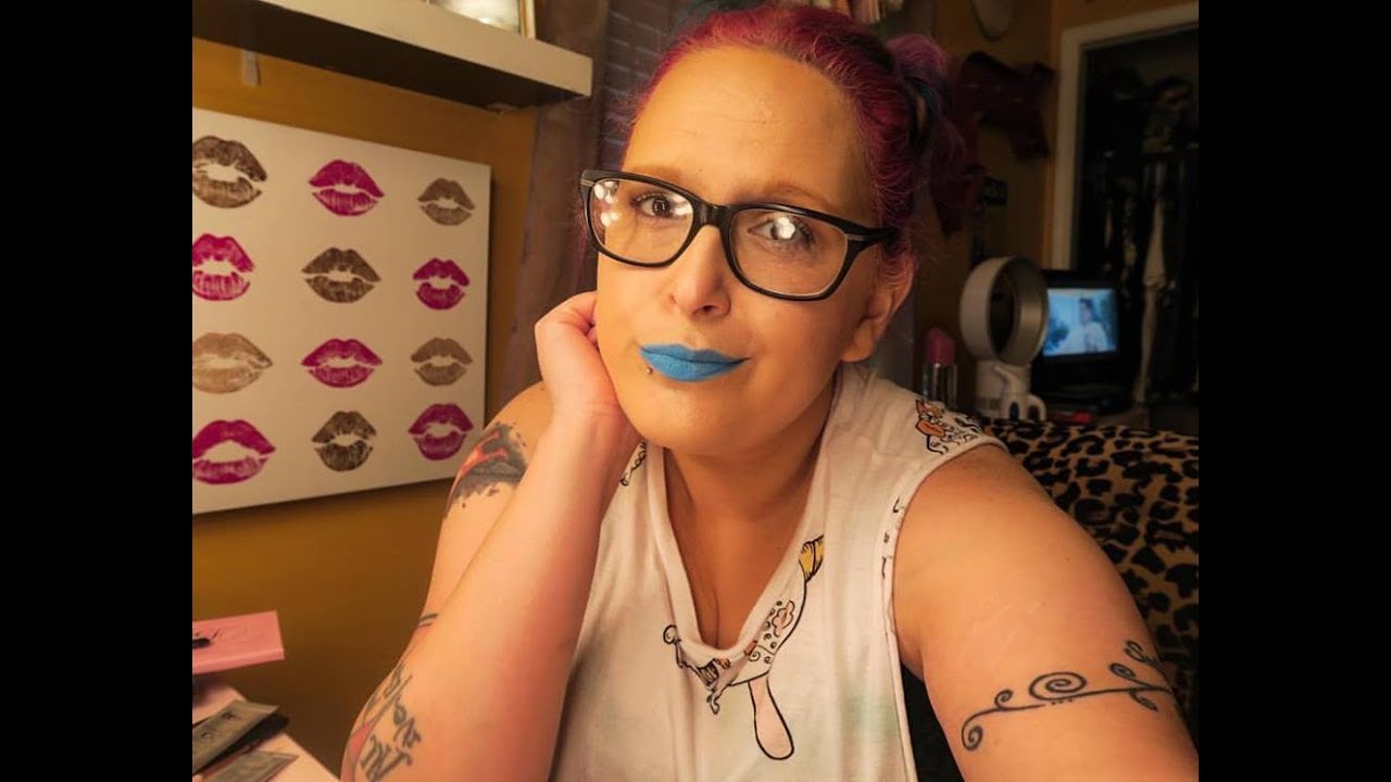 Summer Glowy Skin With It Cosmetics + A Fun Blue Lip!