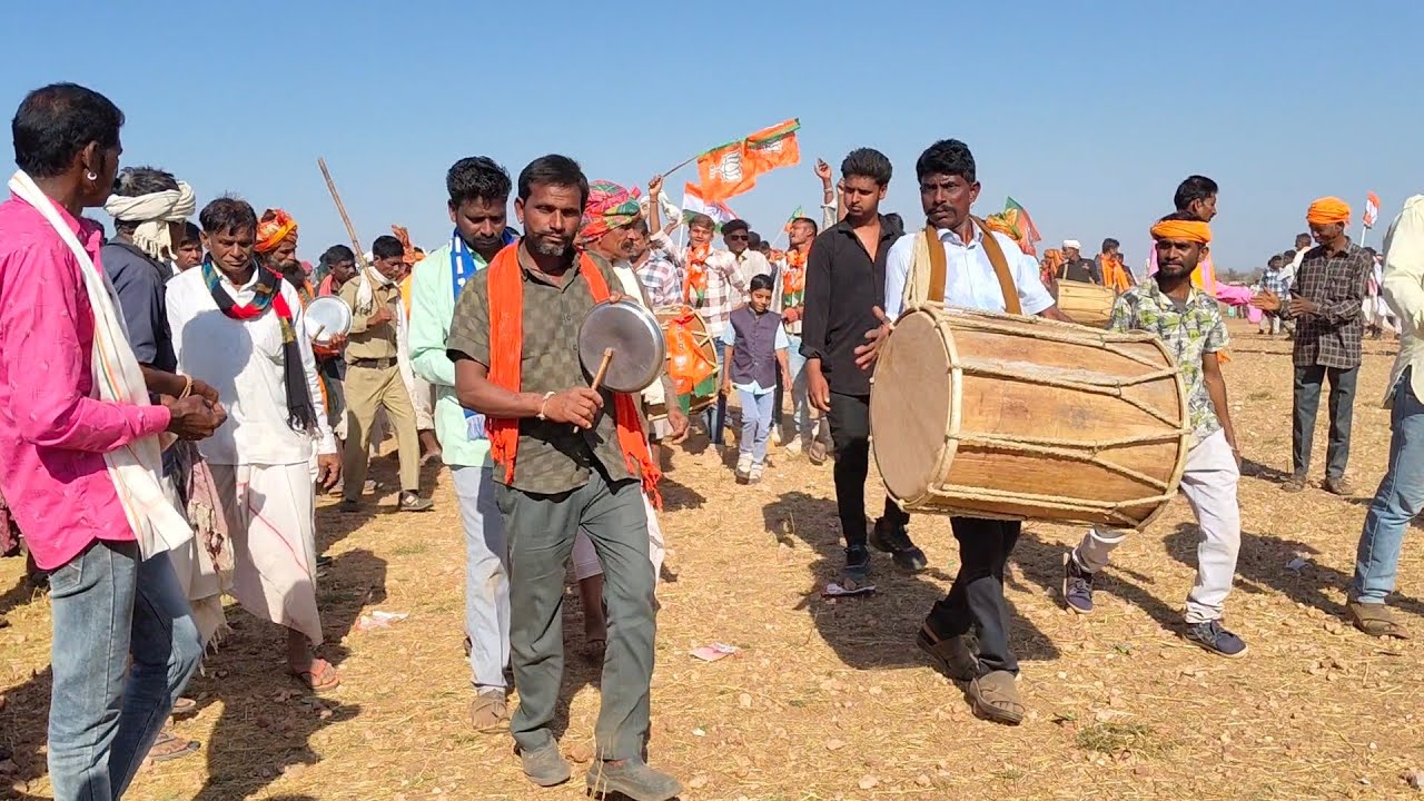 आदिवासी क्षेत्र में मांडली भगोरिया हाट में देसी ढोल बजाकर खुशी बनाई गई ज़िला #झाबुआ 2025