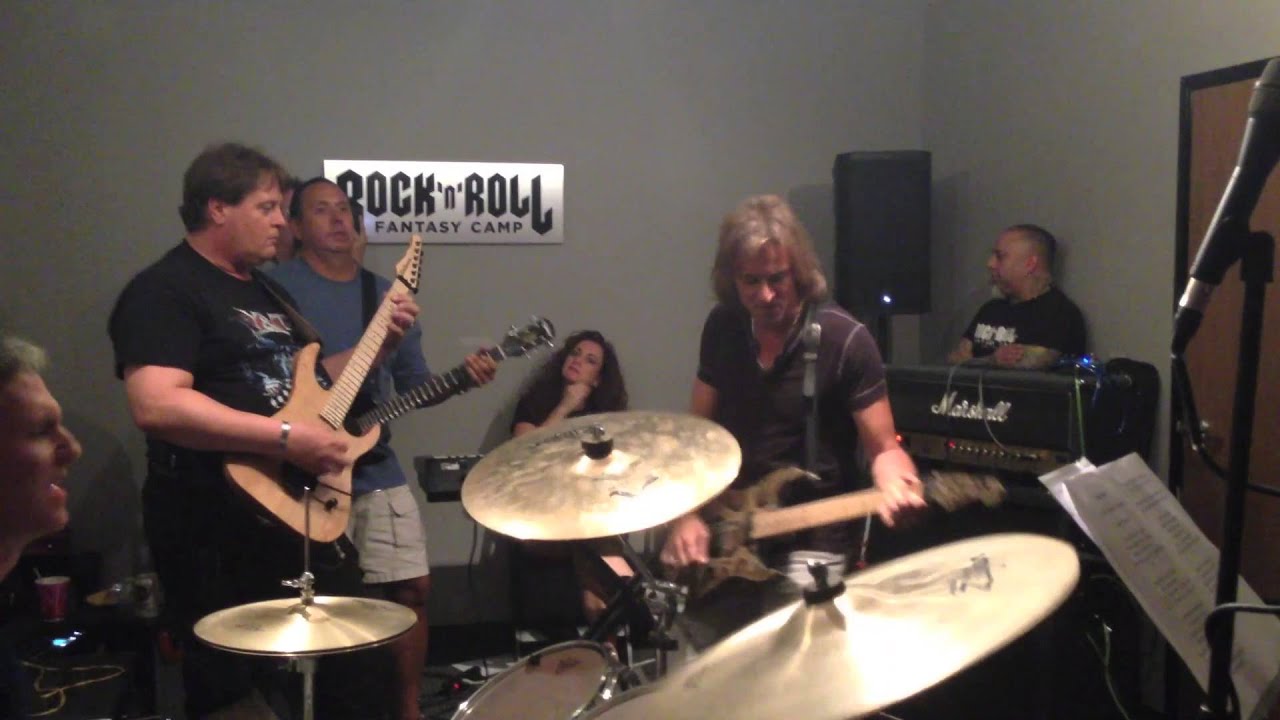 Warren DeMartini plays Crazy Train at Rock Fantasy Camp