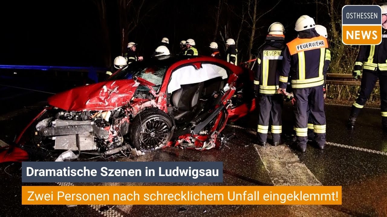 LUDWIGSAU: Zwei Personen nach schrecklichem Unfall eingeklemmt!