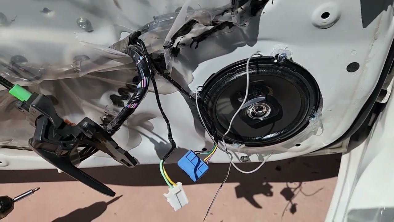 2011 - 2017 Mitsubishi Lancer 4 Door Speaker Installation. (Español)