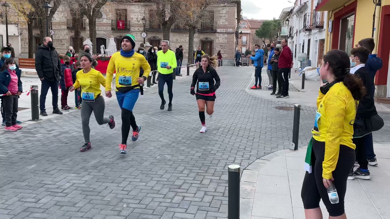 X edición de la San Silvestre de Humanes de Madrid. 19/12/2021. Llegada de los corredores a la meta.