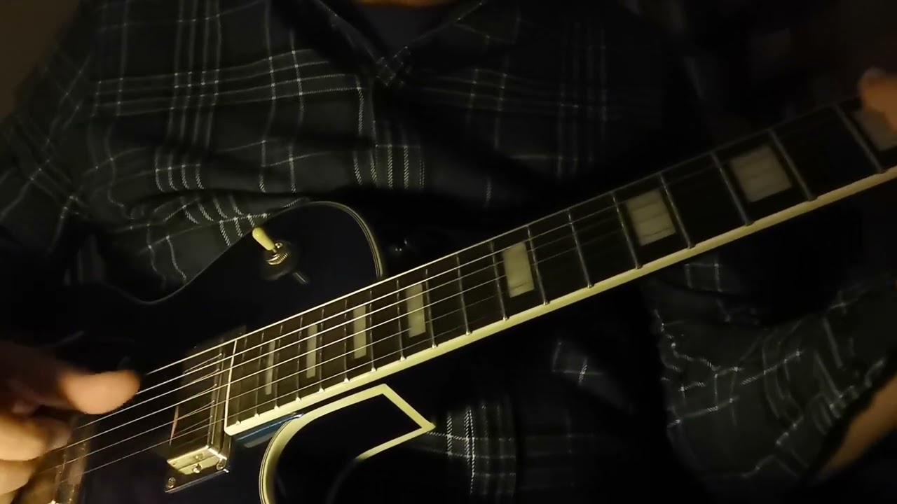 Epiphone Uptown KAT ES, Thomastic plain Strings. Yamaha Thr30, DulduGedulDuJam :-) 