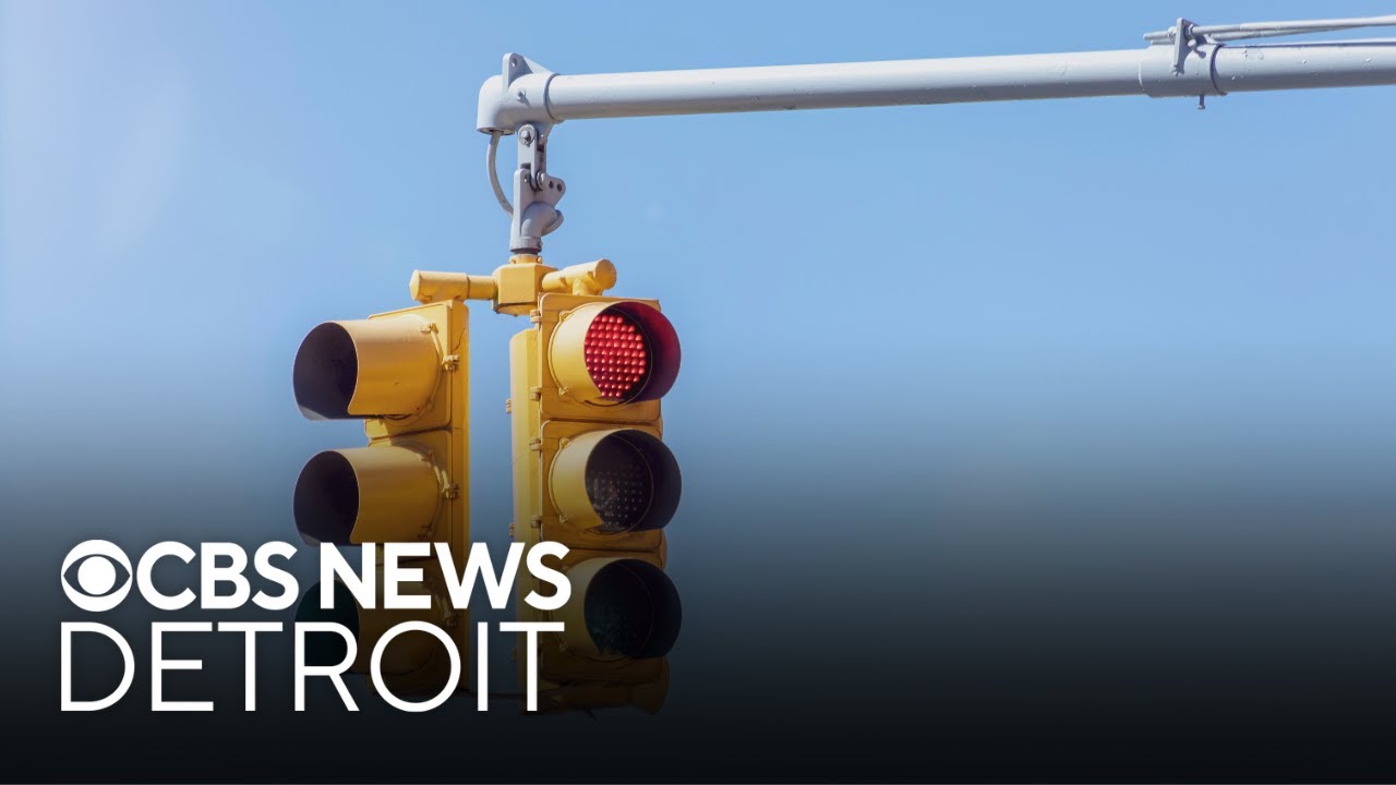 Researchers looking into adding white light to traffic signals