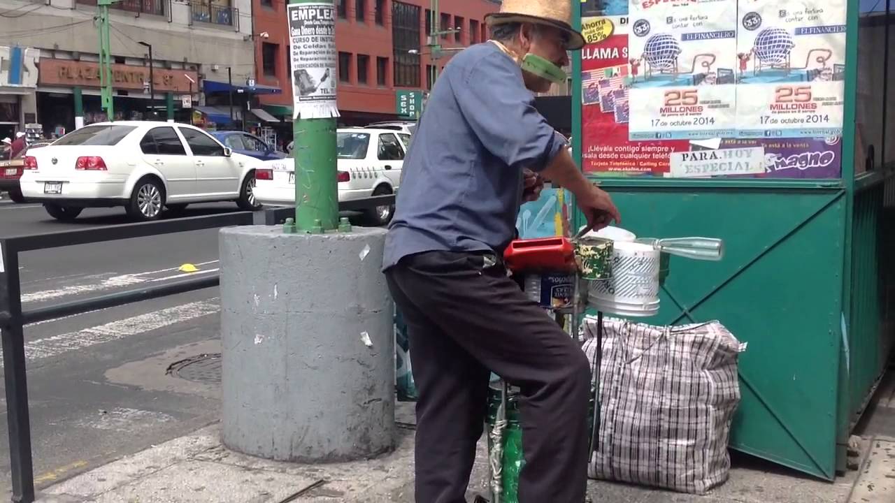 Percusionista en centro de Mexico DF
