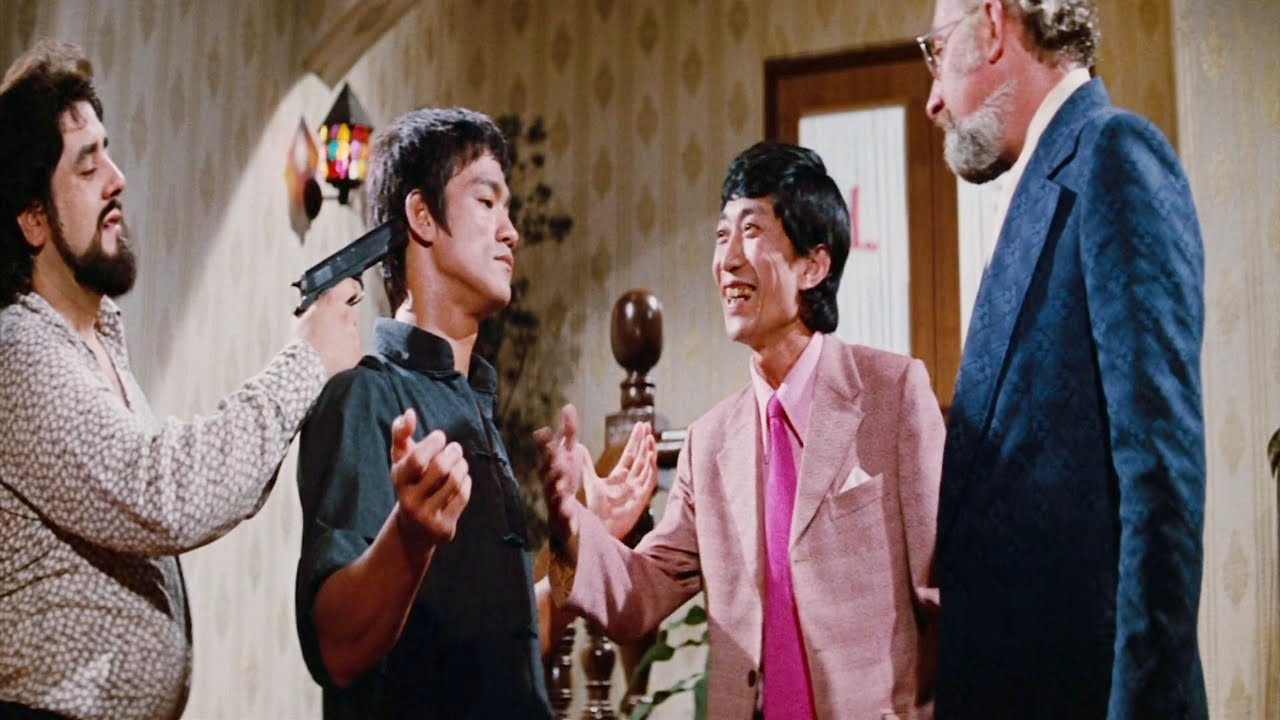Bruce Lee fights against deadly Italian Mafia