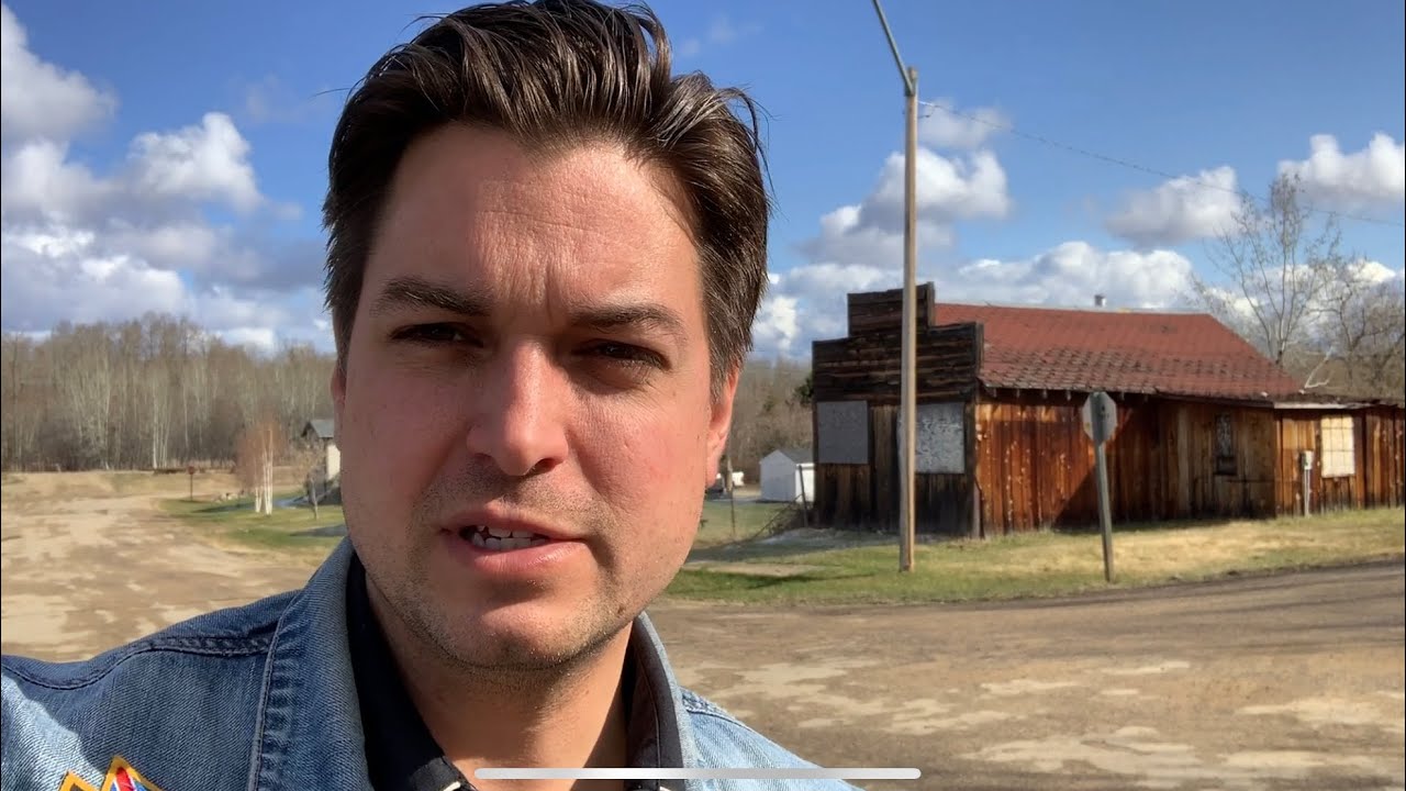 Ghost town general store! we search through a boarded up general store looking for treasure!