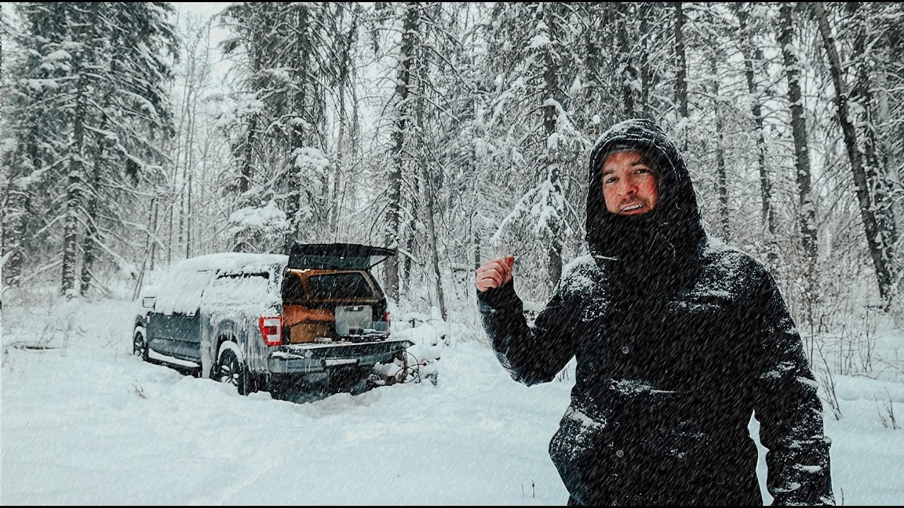 Кемпинг в кузове пикапа в одиночку во время сильного снегопада (-28°C/-18°F)