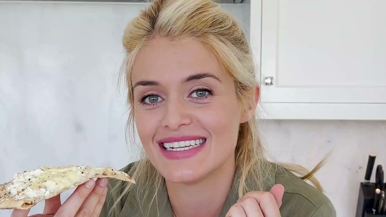 Daphne Oz Makes White Pizza with Everything Bagel Crust | WeightWatchers