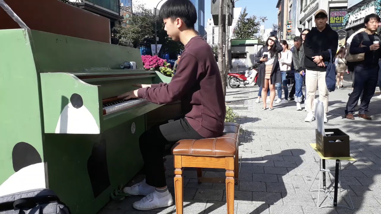 [181020 신촌길거리피아노] Alan Walker - Faded, Alone (piano cover)