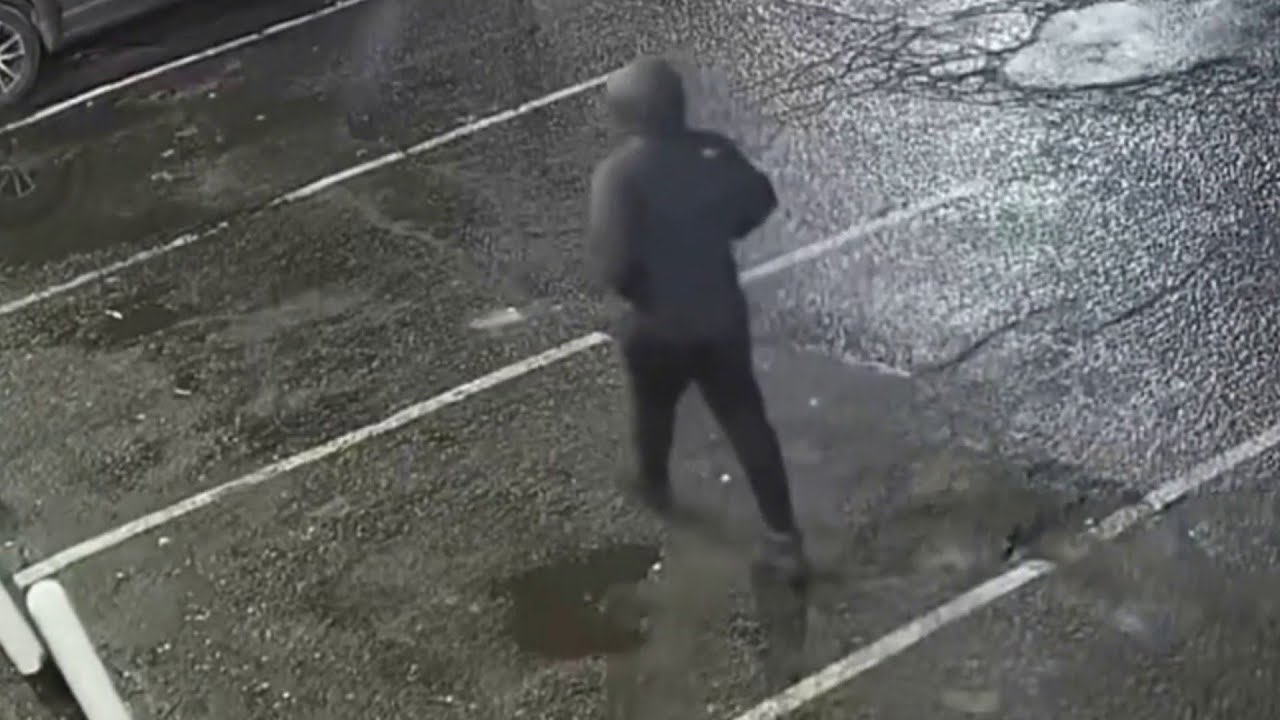 Detroit police searching for suspect in deadly shooting