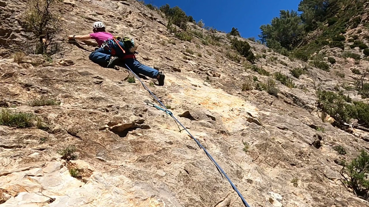 Escalada en Montanejos con Serranía Aventura