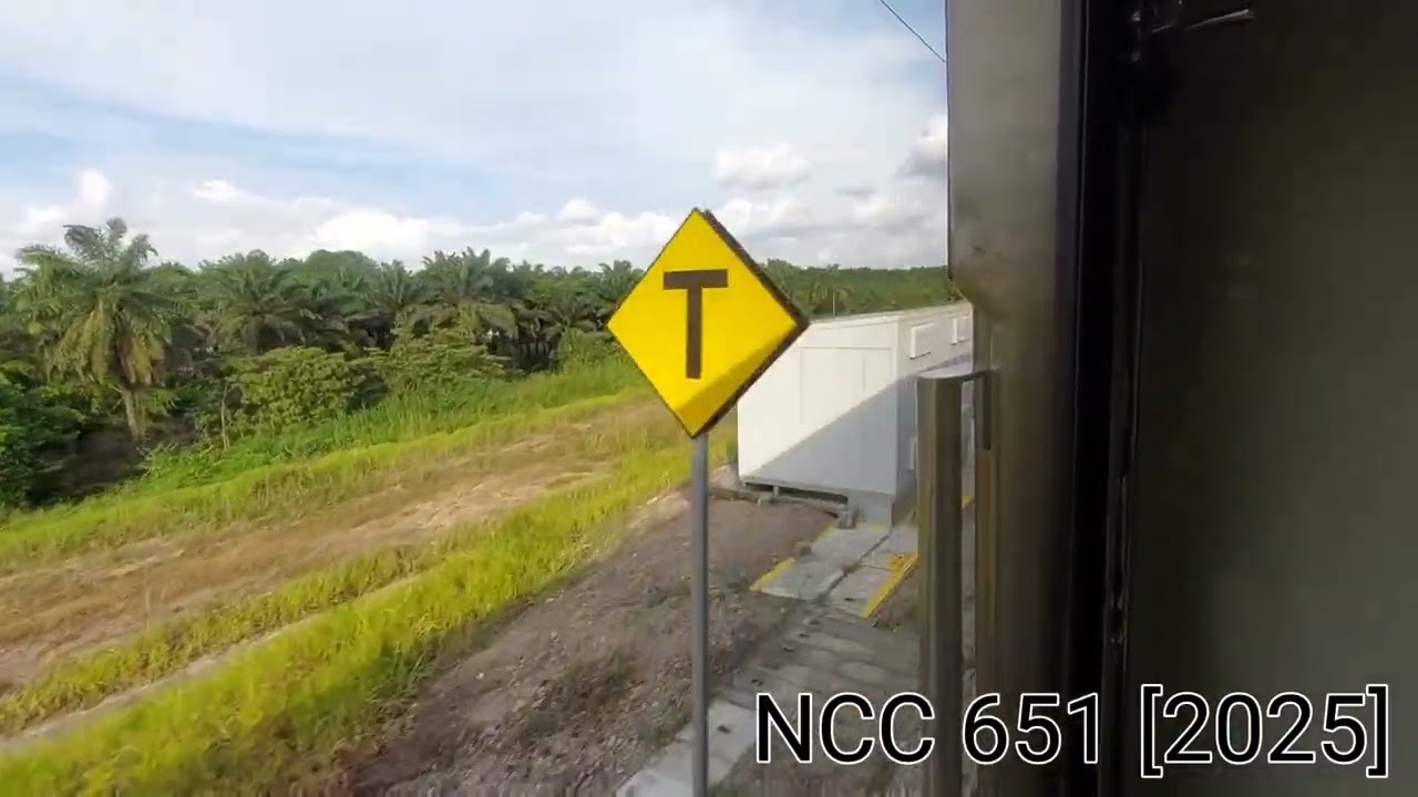 Ekspres Selatan - Hauled by KTM Class 25 [25104] Departing Paloh