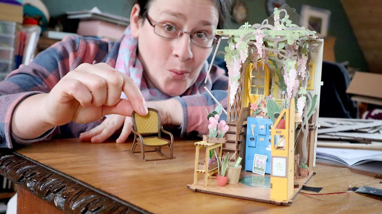 Diese Miniatur hat's in sich! BookNook Kit