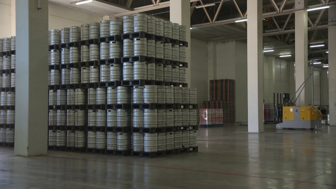 Damm genera energía renovable con la cerveza sobrante en los bares por el cierre