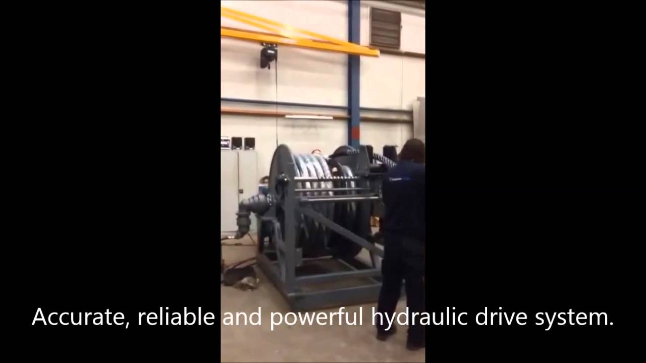 Hose reel for deploying self floating hoses offshore