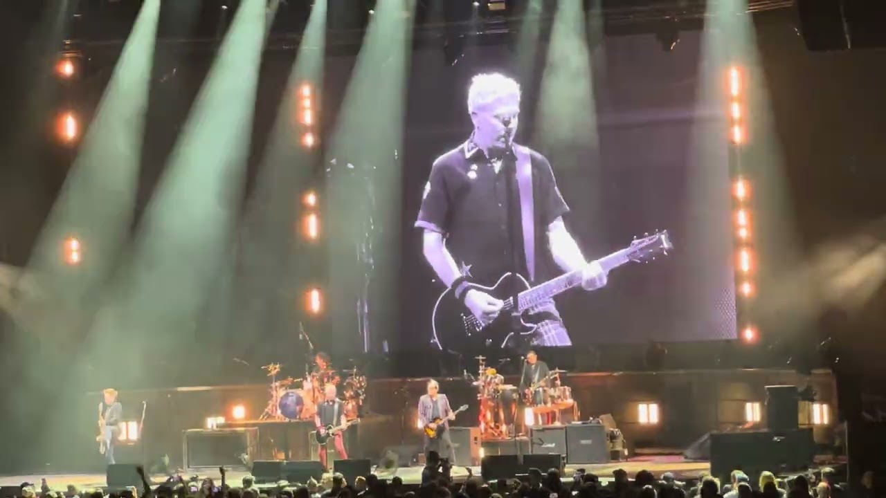 Intro the offspring at Winnipeg #theoffspring #winnipeg #worldtour 