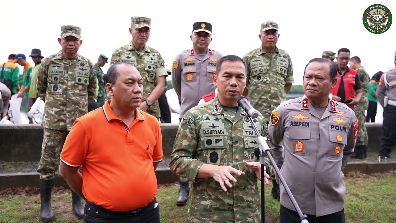 Apel Jaga Jakarta Bersih, 1.407 Personel Gabungan Bersihkan Sampah di Waduk Cincin Papanggo
