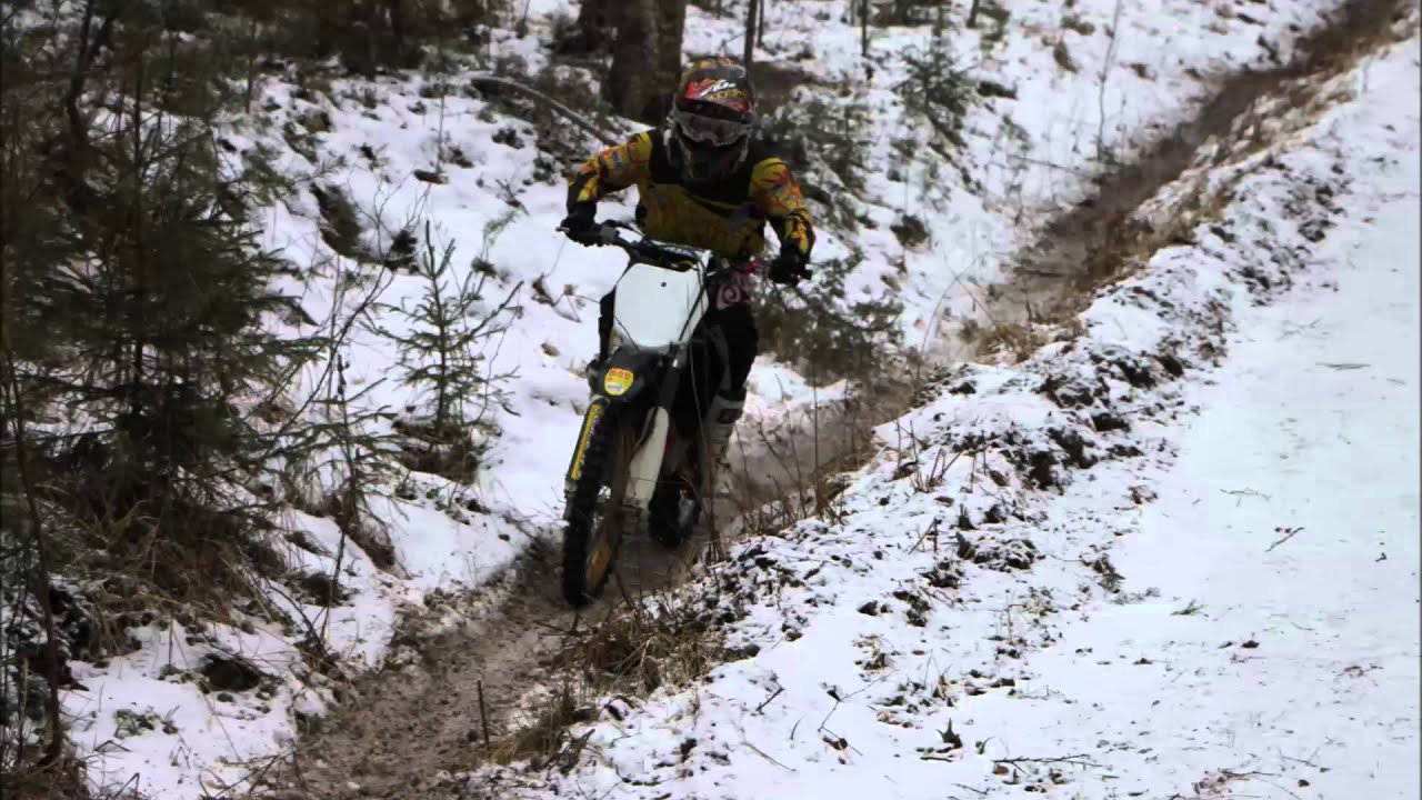 Endurotreeni&auml; talvilomalla