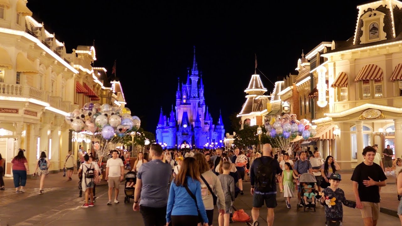 Magic Kingdom Main Street USA 2025 Night Walkthrough Tour in 4K | Walt Disney World Florida 2025