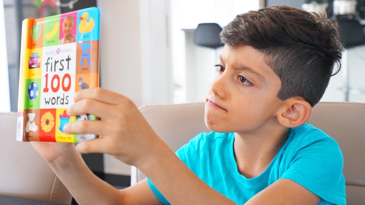 Jason fa i compiti 👨‍🎓 Cosa ti impedisce di fare i compiti? Jason Vlogs Italia
