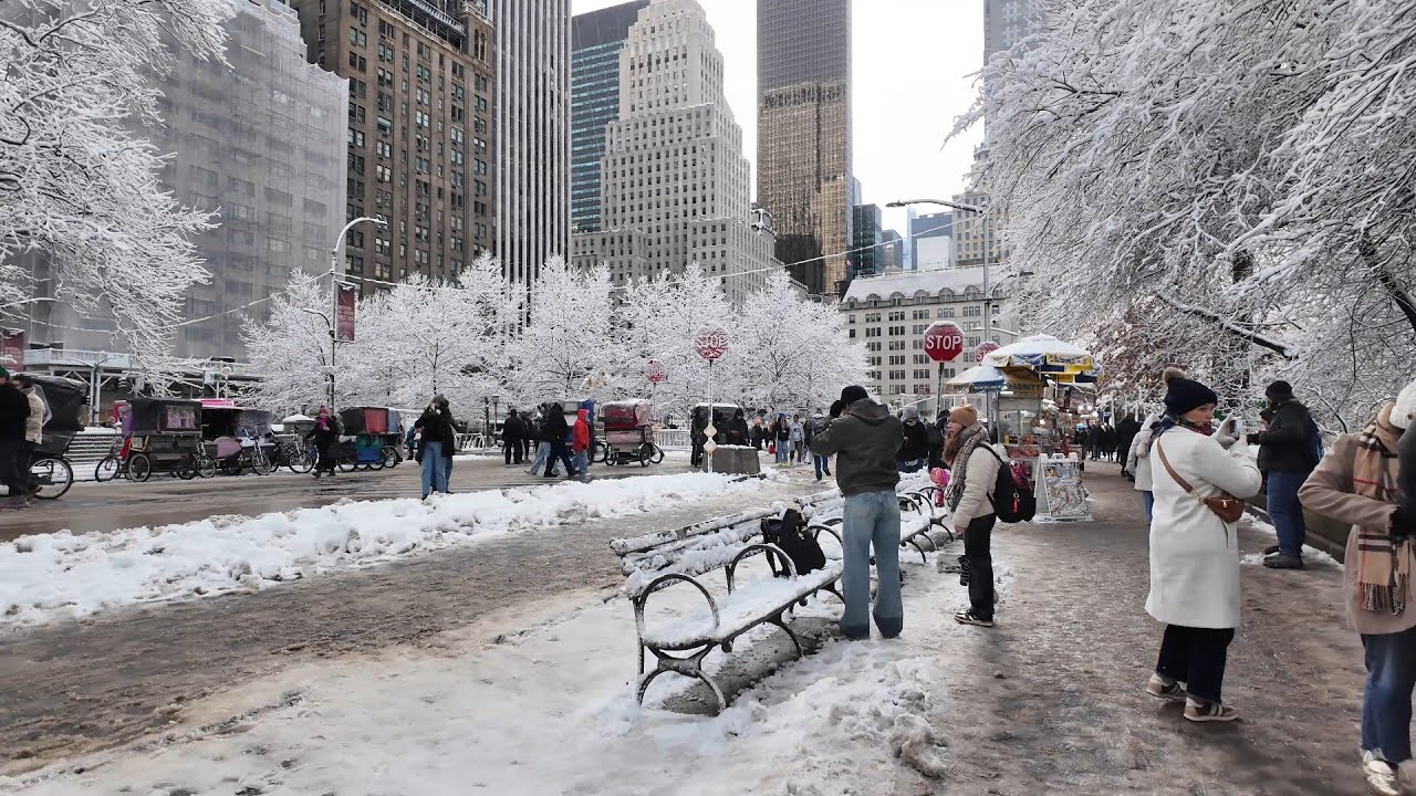 Snowy NYC Christmas Walk | 5th Avenue, Rockefeller Center & Central Park