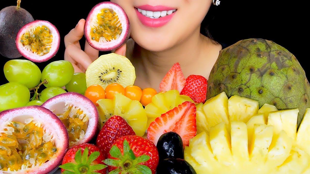 ASMR EXOTIC FRUIT and NON TROPICAL FRUIT PLATTER ( PASSION FRUIT, GOLDEN KIWI, STRAWBERRIES)| TracyN