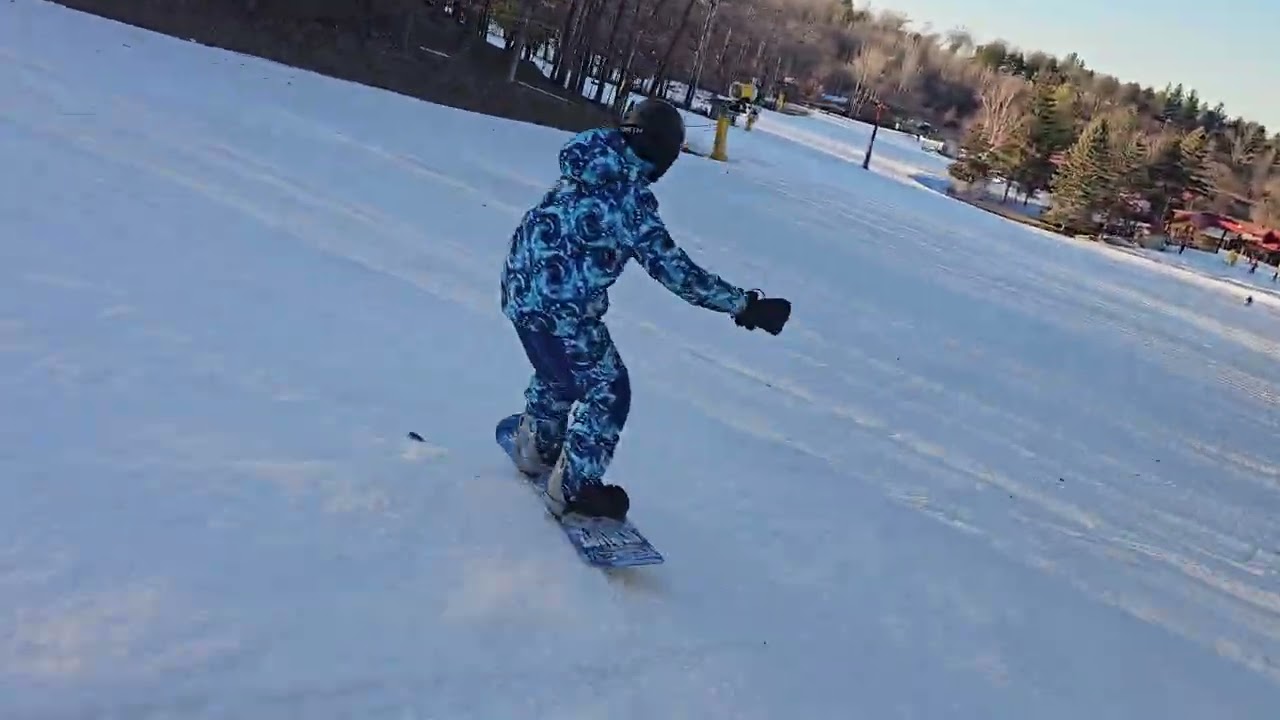 Learning how to shred snow like a pro 😉 🏂 
