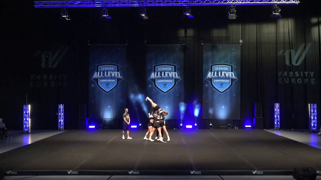Lady Panthers - Senior Allgirl Groupstunt Level 6